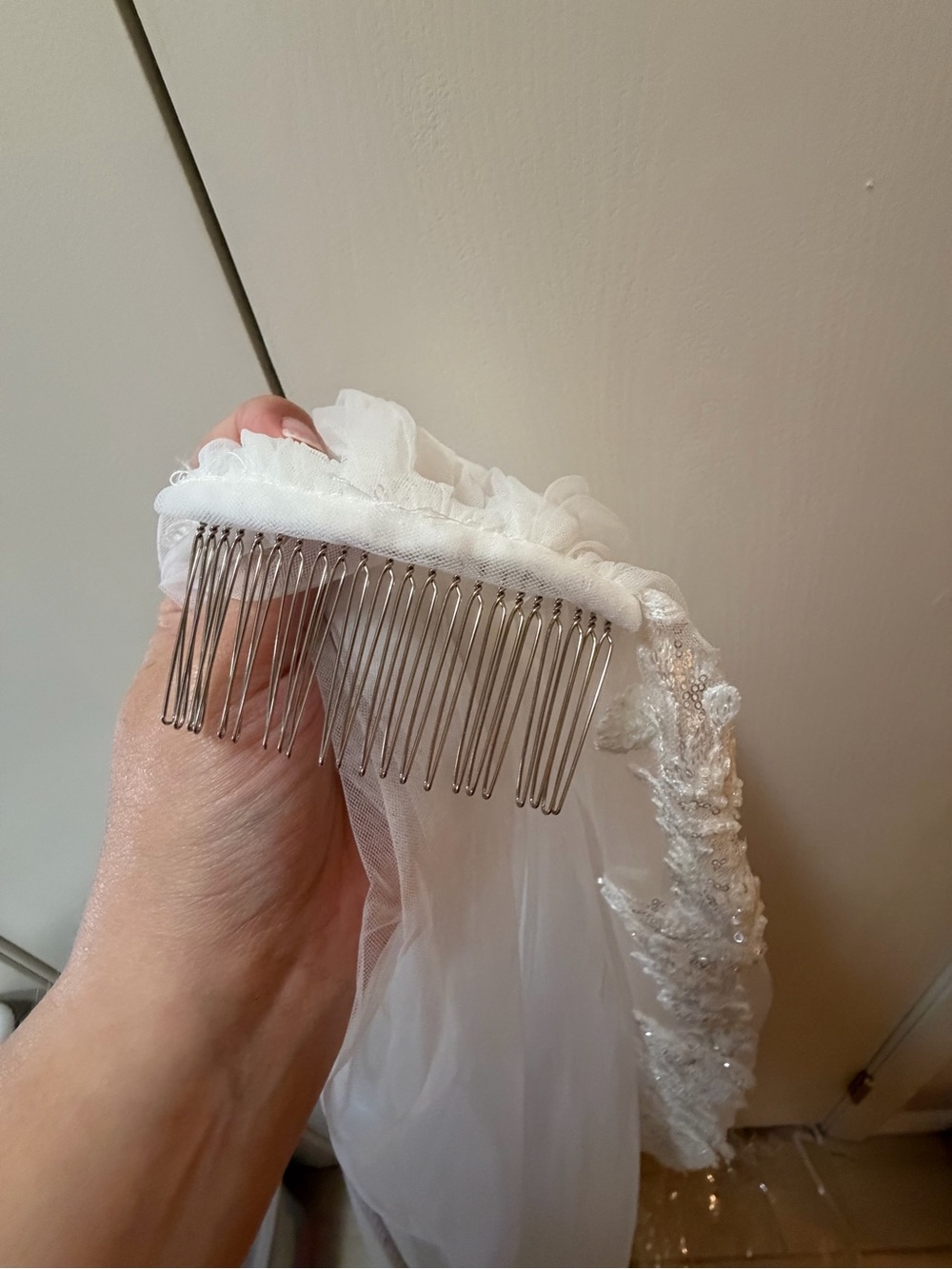 Embroidered Lace Bridal Veil Trim in Ivory - Picture 4 of 11